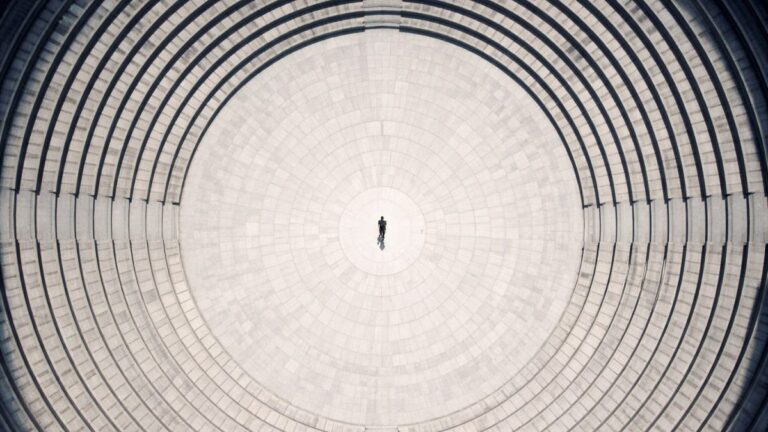 Zuschauereffekt Bystander — Einzelperson Amphitheater Isolation — Sozialpsychologie Compliance