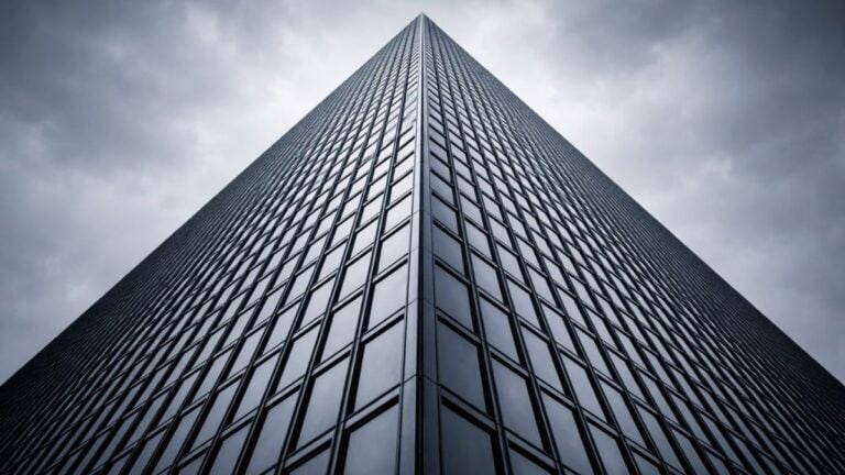 Verbandssanktionengesetz Unternehmen — Hochhaus Fassade Dramatisch — Unternehmensstrafrecht