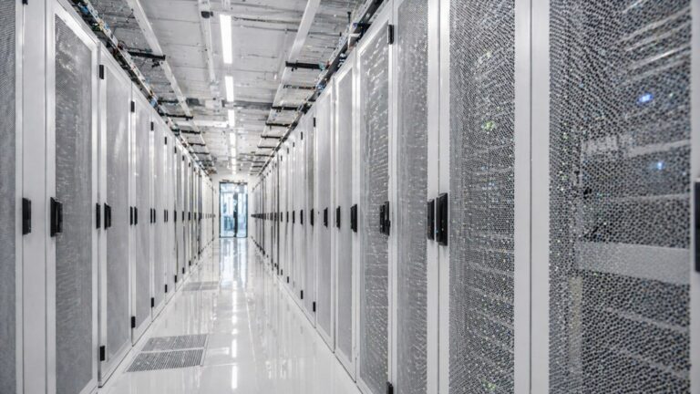 Serverraum Korridor — Digitale Ermittlungen