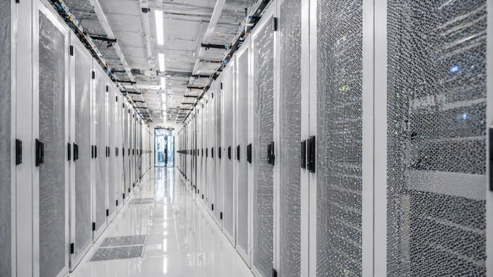 Serverraum Korridor — Digitale Ermittlungen