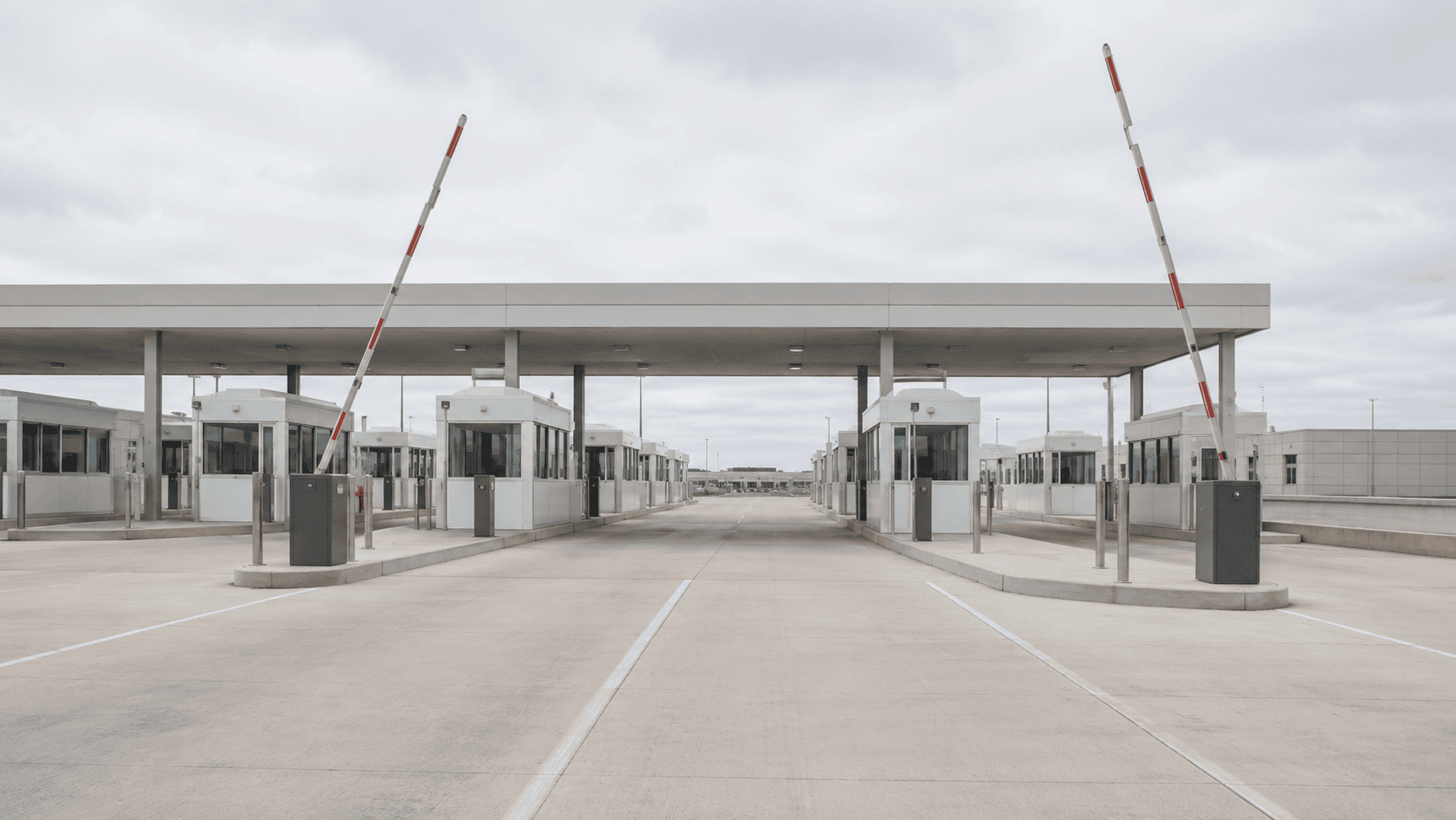 Grenzkontrollanlage mit Schranken — Bereitstellungsverbot und EU-Sanktionslistung nach § 18 AWG