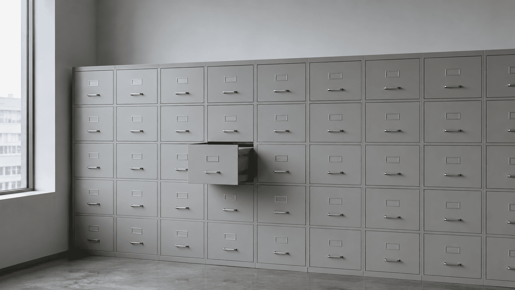 Aktenschrank mit geöffneter Schublade — Zufallsfund nach § 108 StPO bei der Durchsuchung im Unternehmen