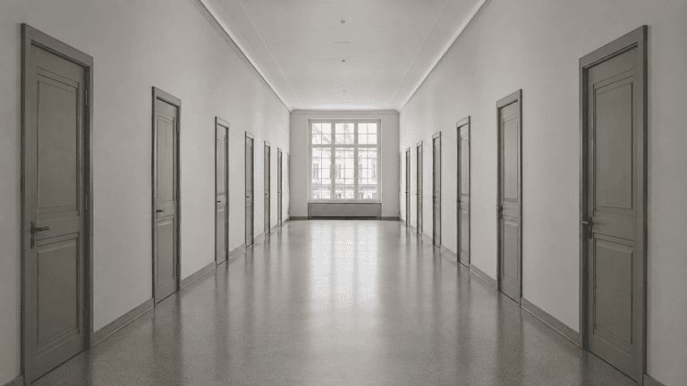 Leerer Behördenflur mit geschlossenen Türen — Einziehung beim Geschäftsführer nach § 73 StGB (BGH 1 StR 502/25)