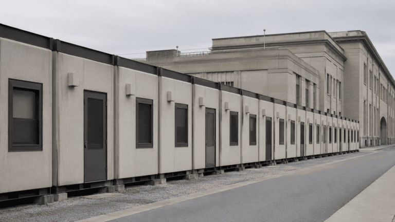 Modulbauten vor Monumentalgebäude — Submissionsabsprachen nach § 298 StGB und Tatbestandsprüfung.
