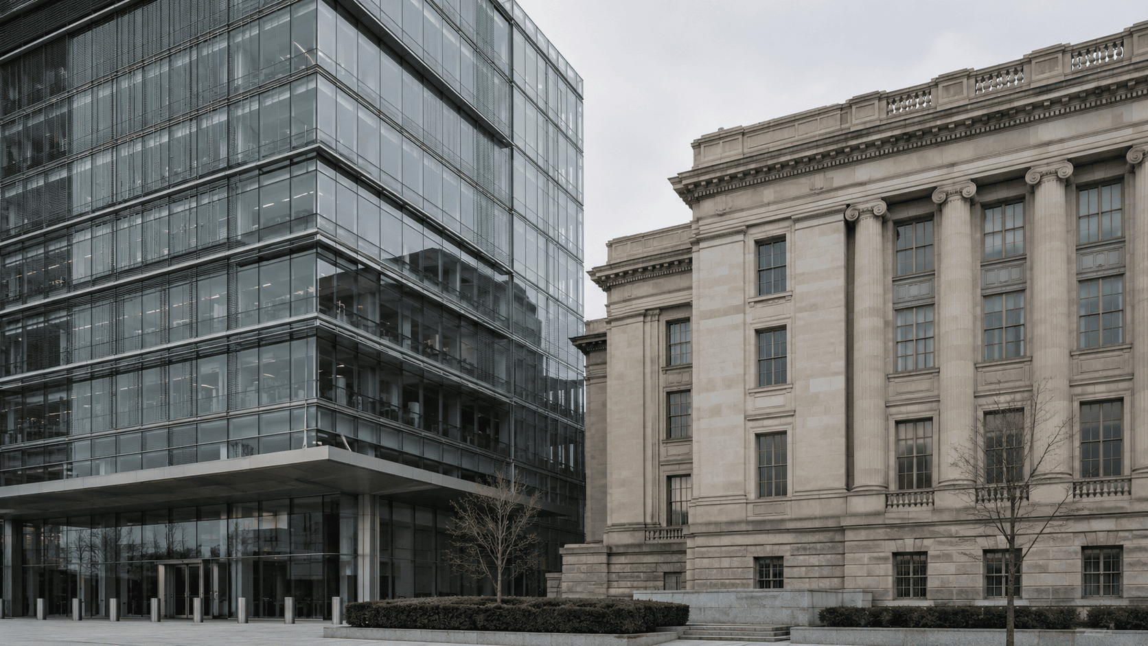 Modernes Gebäude neben klassischem Behördengebäude — § 108f StGB unzulässige Interessenwahrnehmung durch Mandatsträger.
