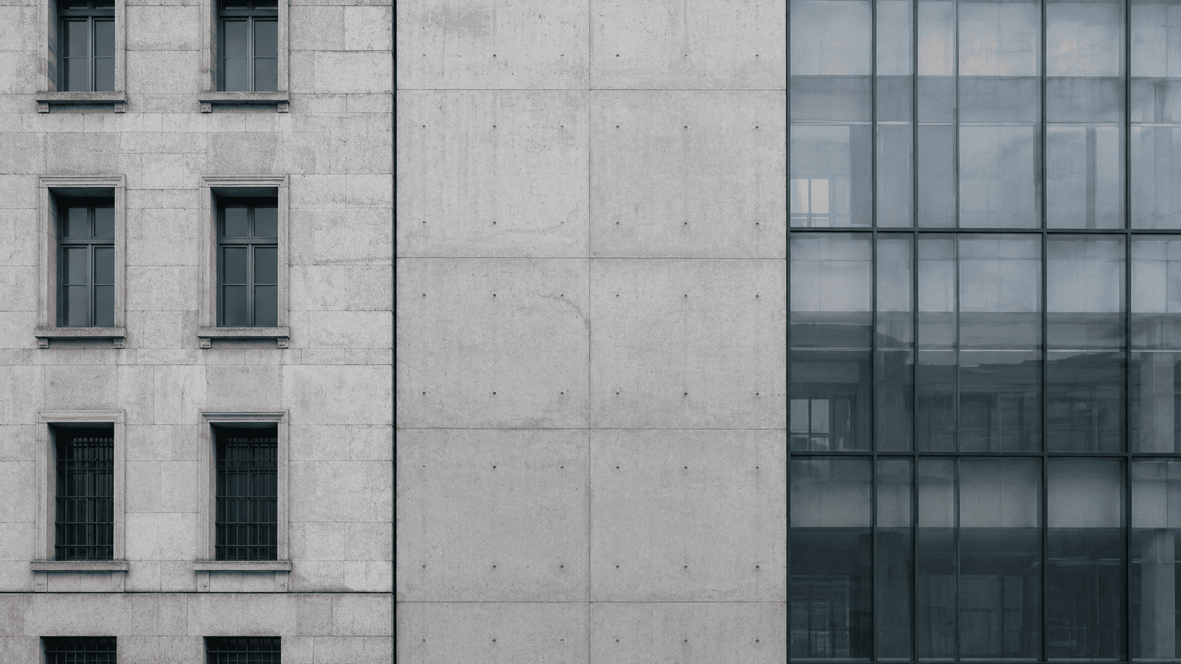 Institutionelle Fassade aus Naturstein, Sichtbeton und Glas — Verteidigerkosten im Wirtschaftsstrafrecht